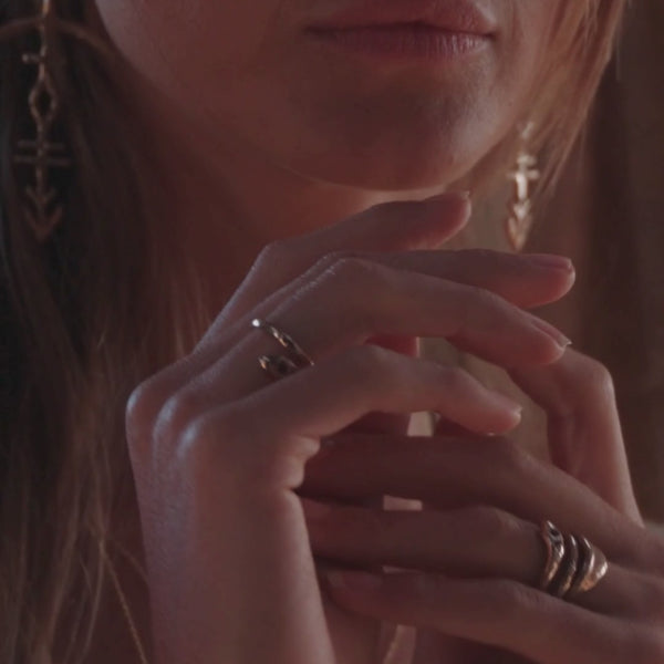 Stoned Serpent Ring | Gold