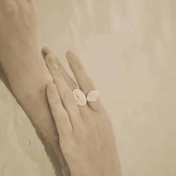 Venus Signet Ring | Bronze