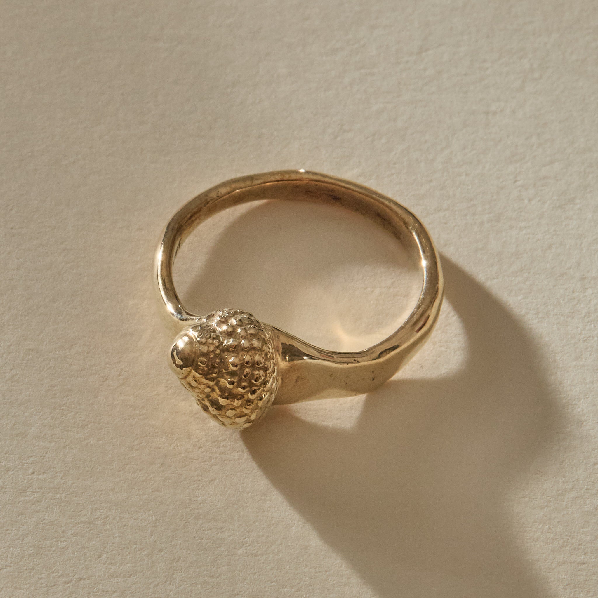 Maré Ring in solid recycled gold, angled view of the textured shell