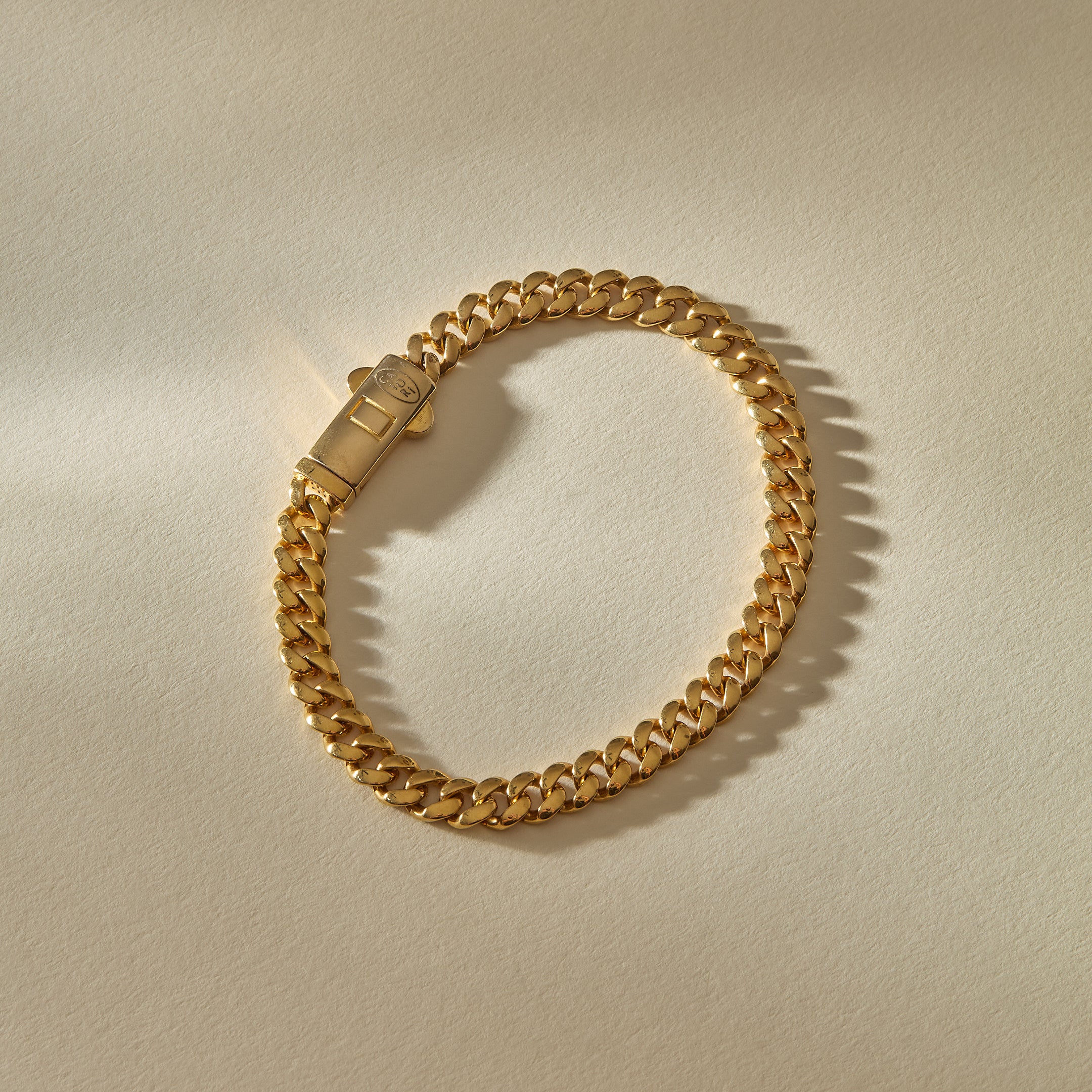 Oro Sagrado Cuban Link Bracelet in solid recycled 14k gold, a 6mm curb chain with a box clasp.
