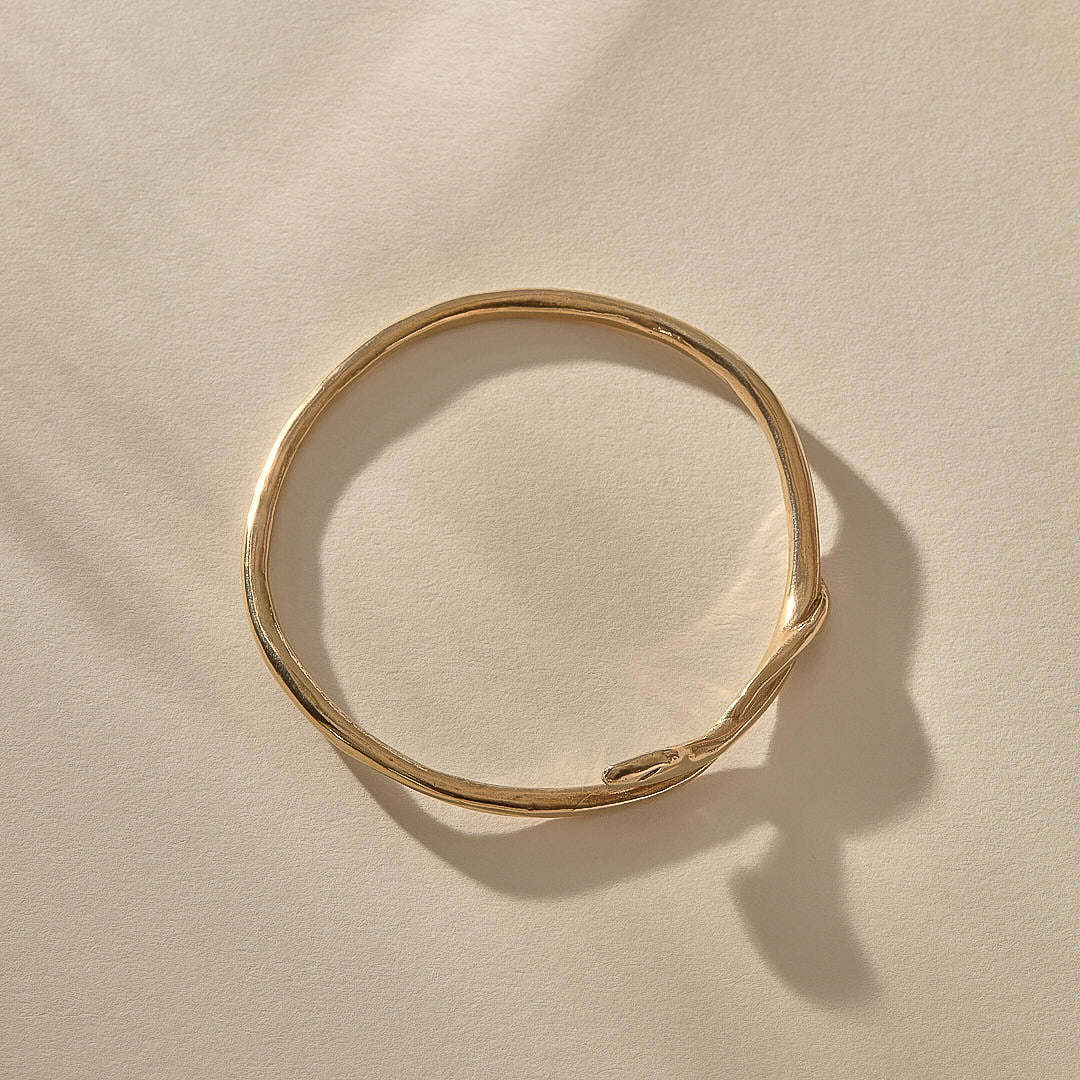 Serpent Snake Bangle in gold from above, showing its full round shape.
