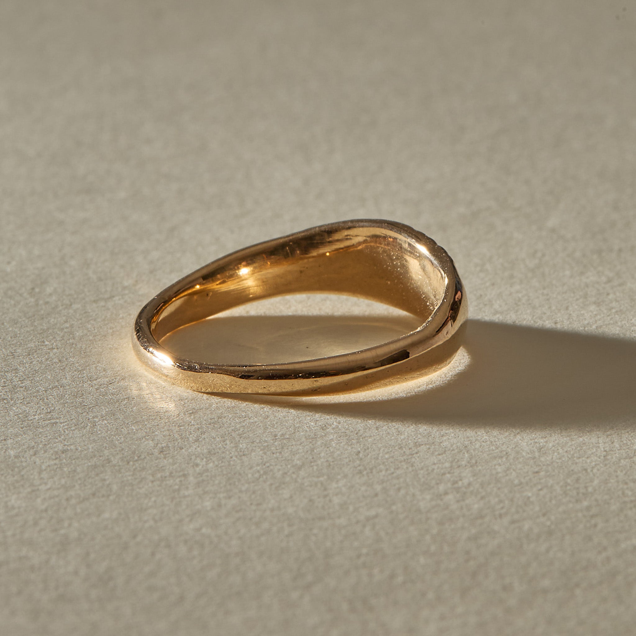 Back of the Smoke Ring, showing the smooth, polished gold band curving up from 2mm to 6mm.