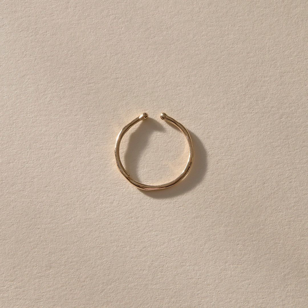 Solea Toe Ring in solid recycled gold, angled view in soft light