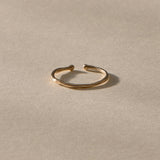 Solea Toe Ring in solid recycled gold, side view of the delicate band