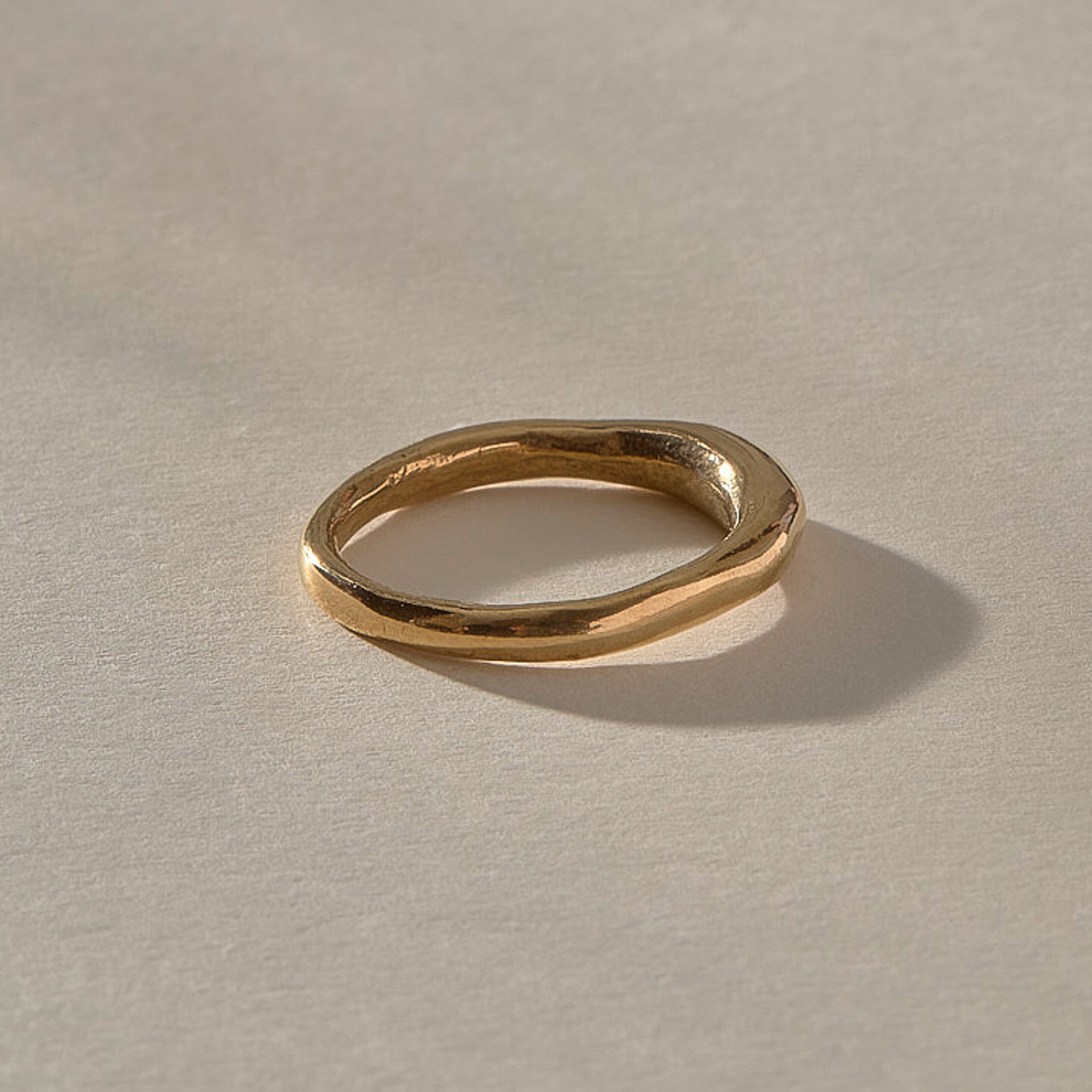 Wabi Ring in solid recycled gold, side view of the band tapering from 4mm to 2mm